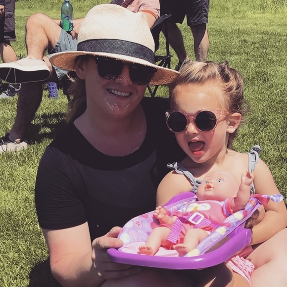 Meet your Posher, Sara - Picture 1 of 1